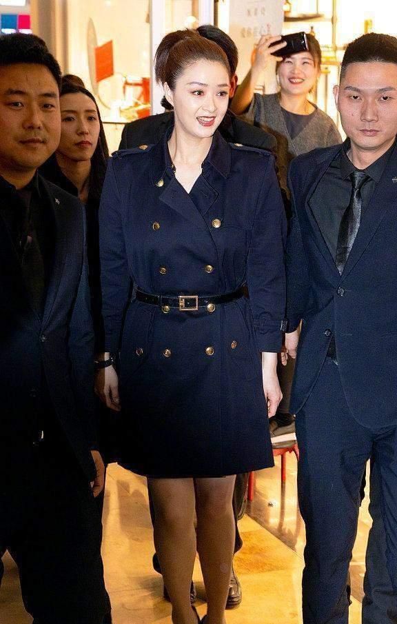 蒋欣原来也这么瘦过,大骨架穿黑连衣裙,也没有穿出“虎背熊腰”休闲区蓝鸢梦想 - Www.slyday.coM