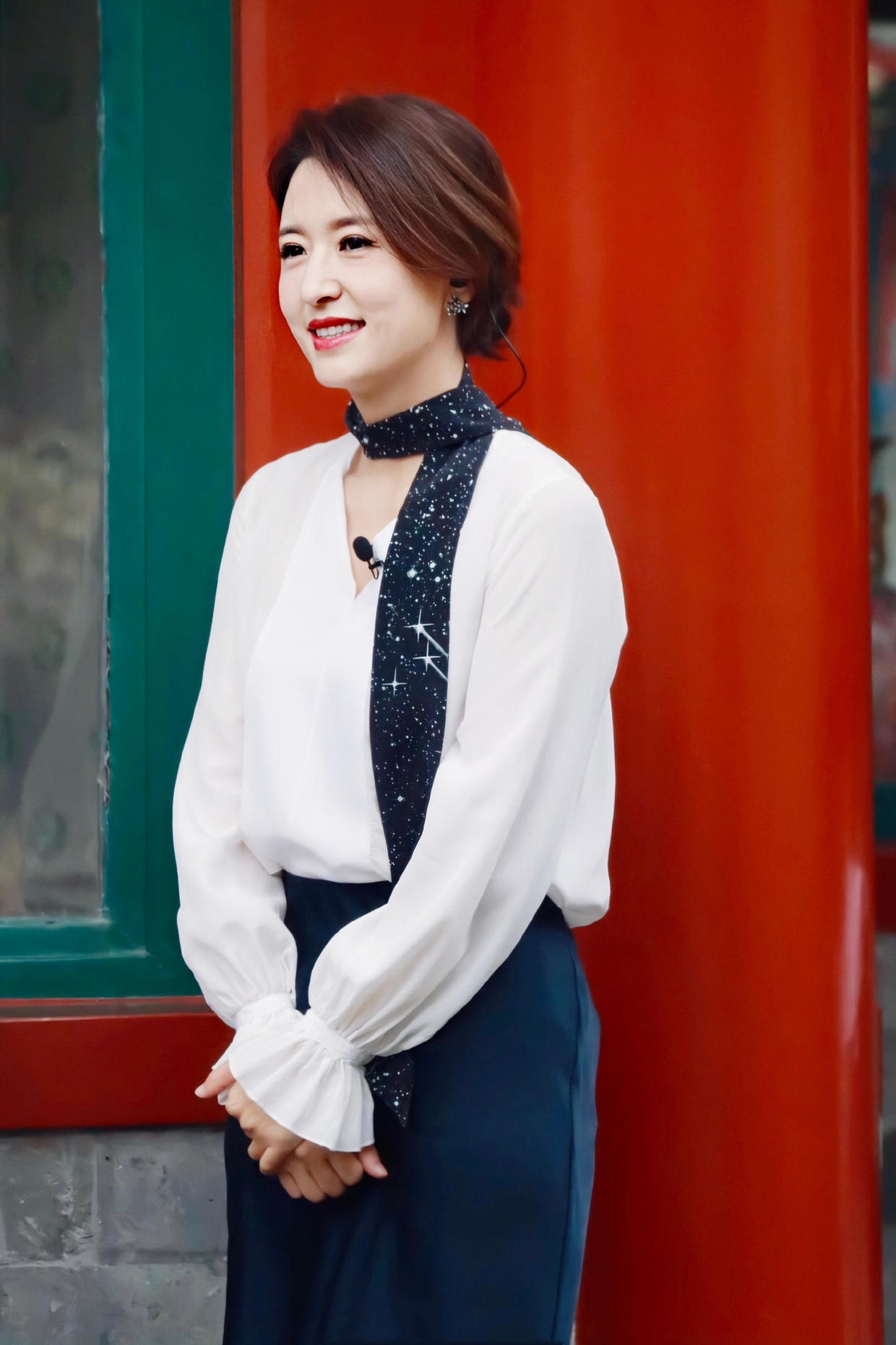 主持人张蕾剪短发,什么都要学董卿,但气质是学不出来的|董卿|张蕾