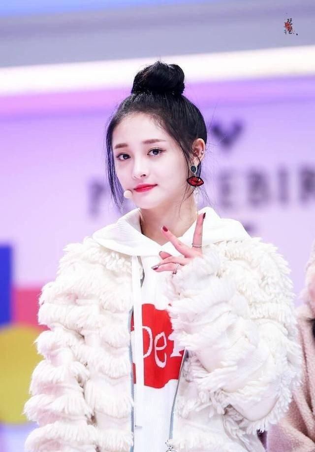 娱乐圈最适合丸子头的女星,她是丸子头的代言人,第一非她莫属