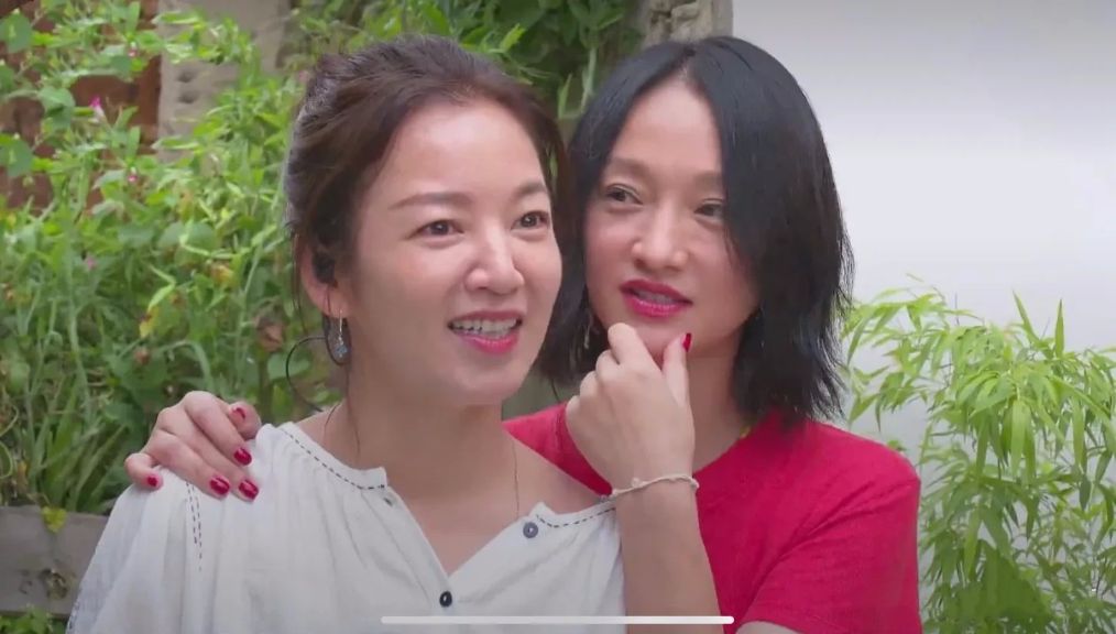 周迅确实老太快了,反而是阿雅越大越漂亮,给人看着很舒服自然