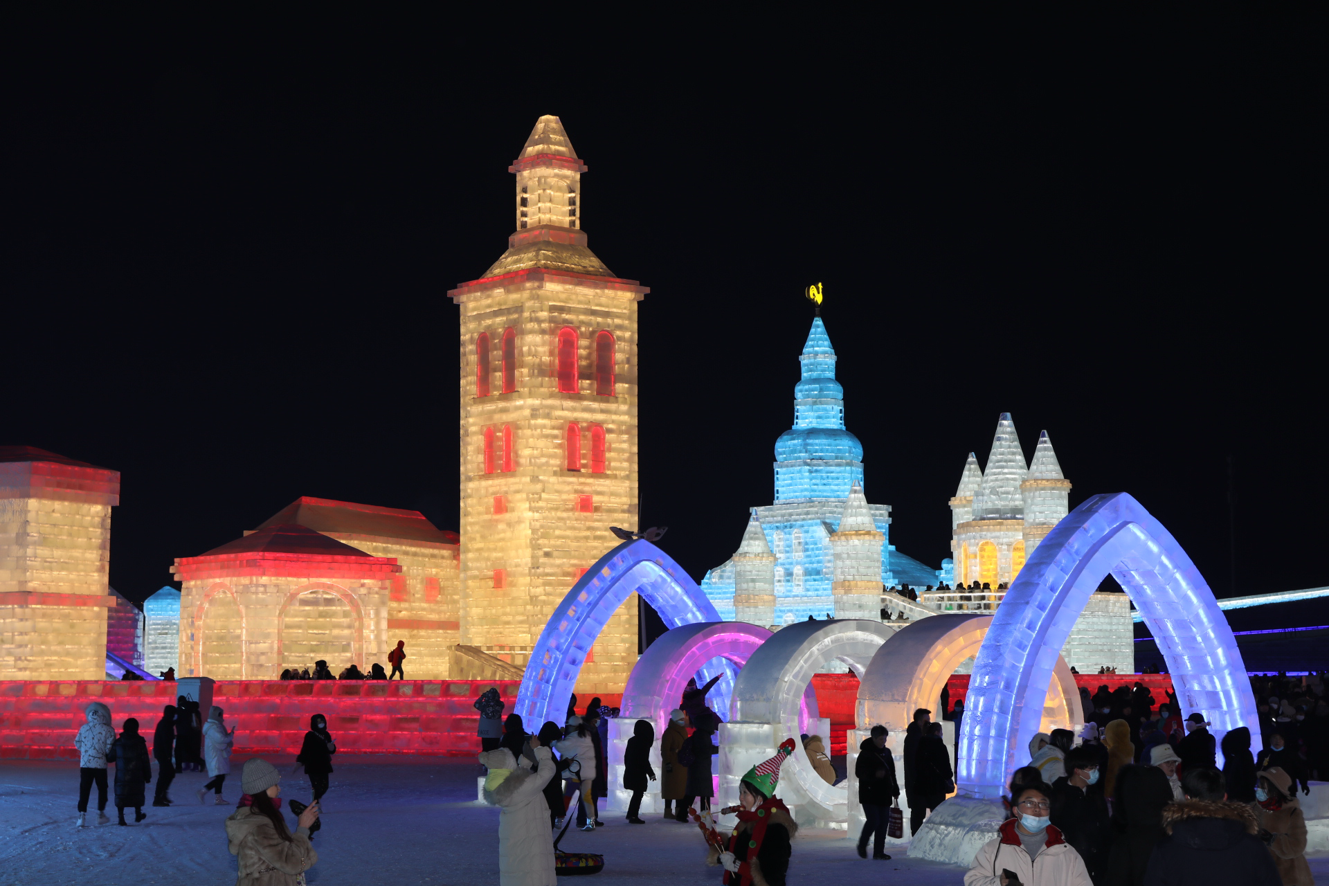 冰雪大世界启幕 冰雪游渐入佳境|哈尔滨|冰雪大世界_新浪新闻