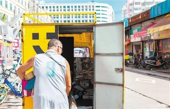 乐当文明传播使者！江门的快递小哥，必须为你们点赞！休闲区蓝鸢梦想 - Www.slyday.coM