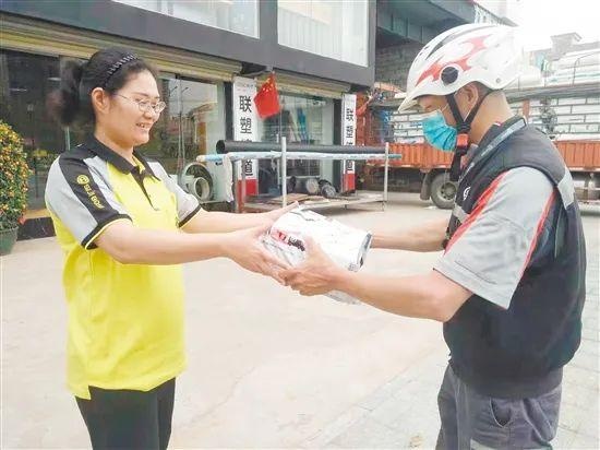 乐当文明传播使者！江门的快递小哥，必须为你们点赞！休闲区蓝鸢梦想 - Www.slyday.coM