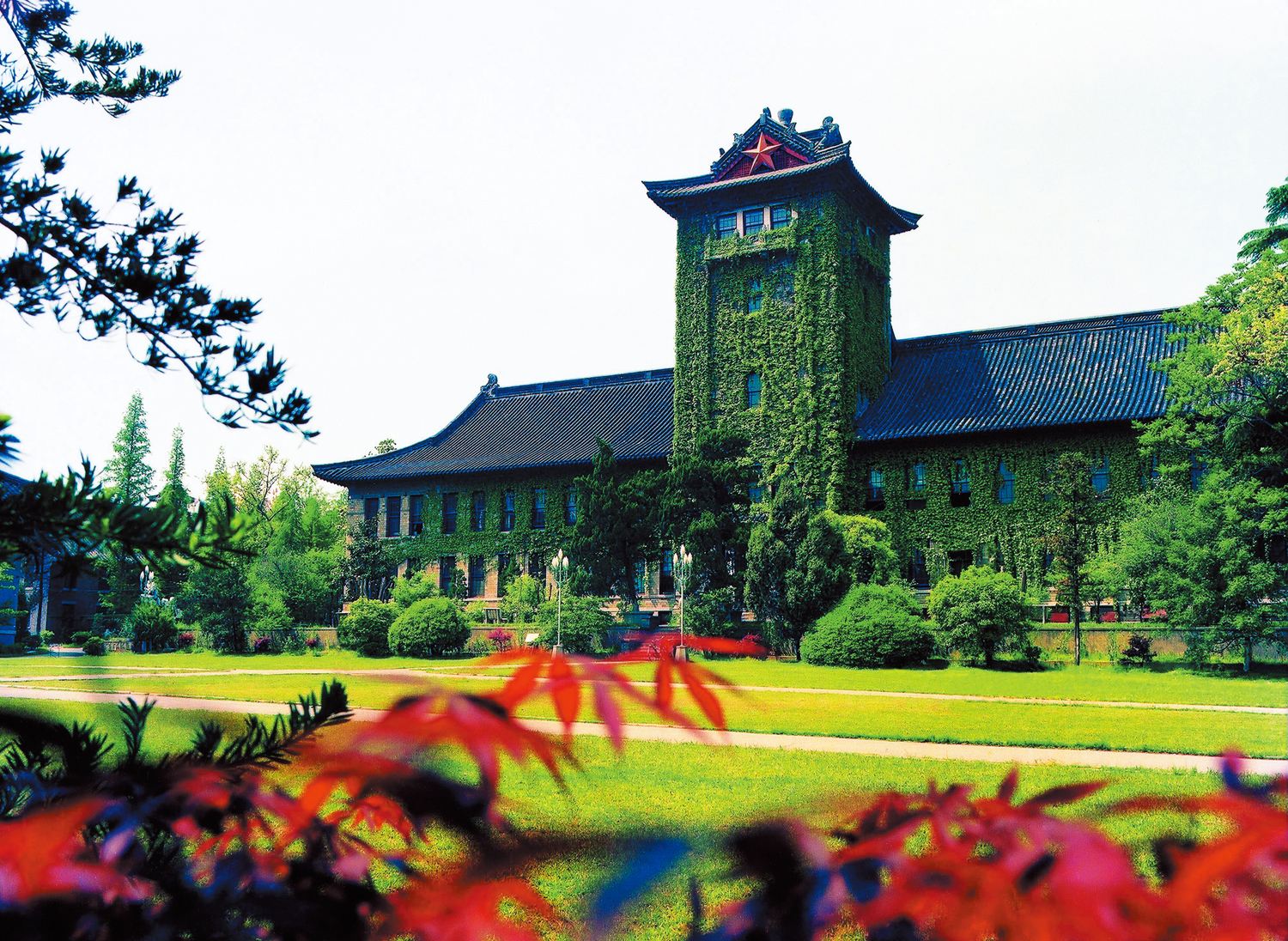 khuôn viên trường