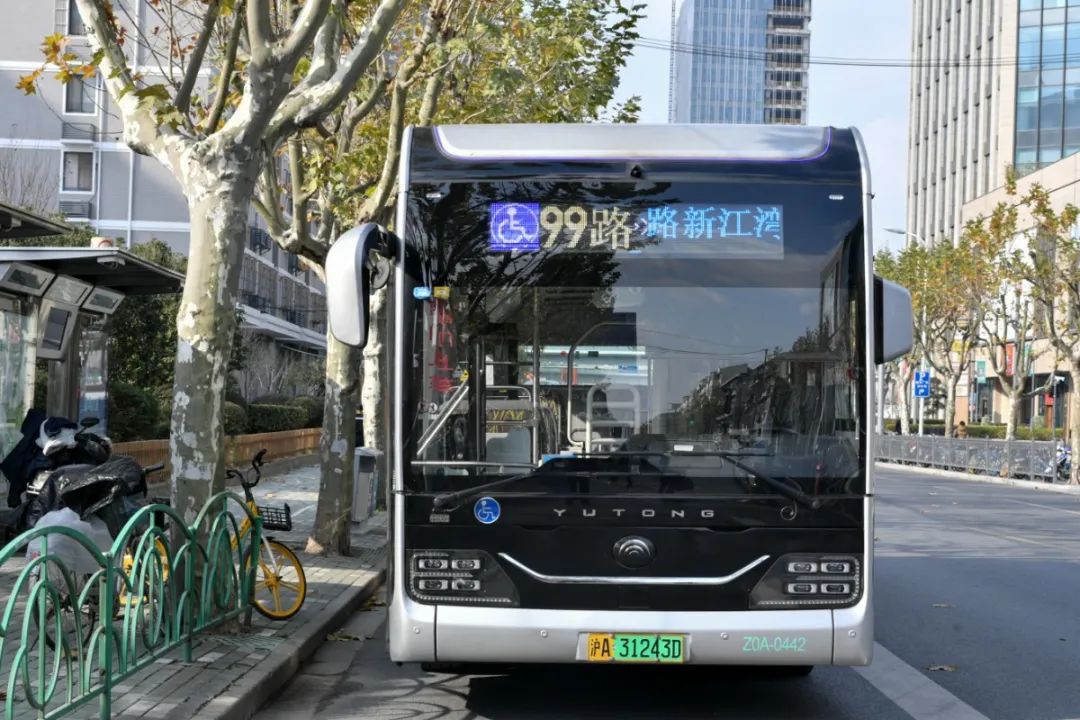 稳且不抖等而不急礼而不乱上海这些公交车的小确幸你都get到了吗民生