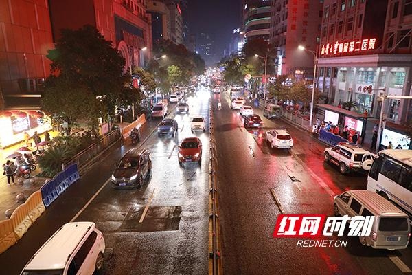 在衡阳市中心城区的解放大道如平日般秩序井然.