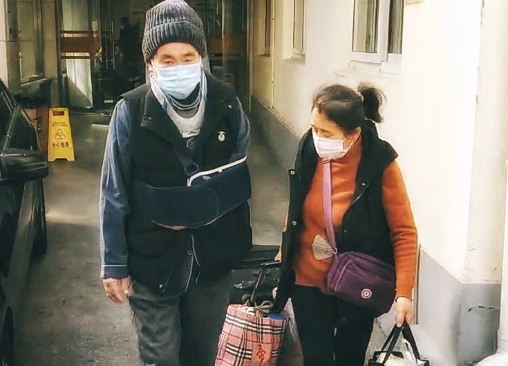 山东平度"扯被子救人"被砸伤者出院,仍需进行二期手术