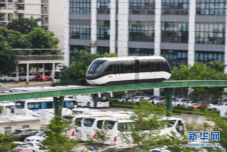 9月23日，“云巴”行驶在深圳比亚迪总部园区内。新华社记者 毛思倩 摄