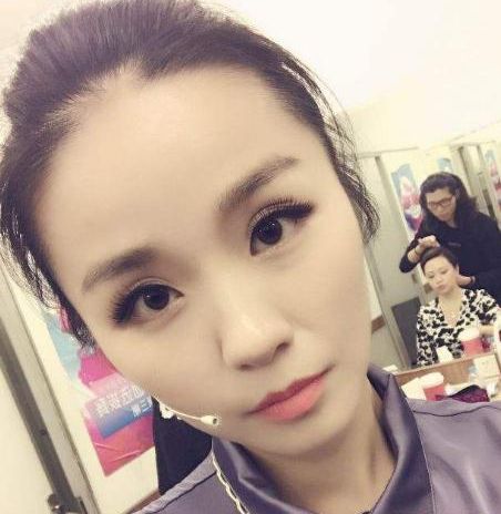 她做主持人一直不火,被拉去拍戏大火,如今豪门生活幸福美满|榕榕|豪门