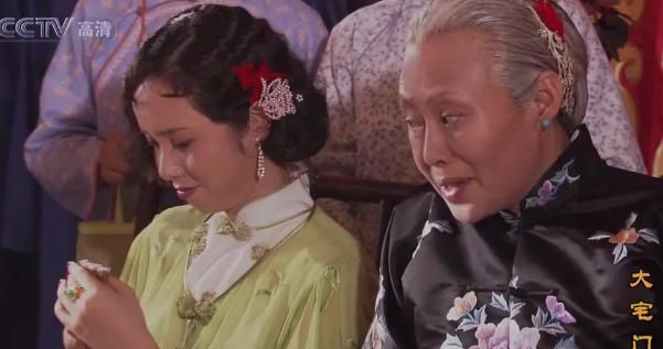 电视剧大宅门中为什么英明一世的二老太太坚决不接纳杨九红