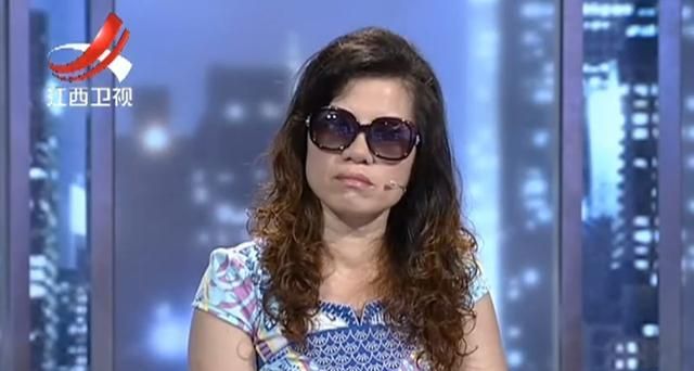 蒋先生说夫妻俩是二零零一年开始做生意的,自己经营建筑材料,妻子打理