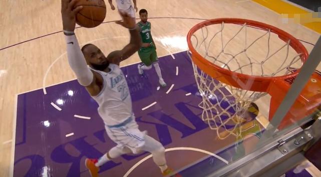 最后1秒,4队友拉开要球,詹姆斯却单打东契奇,王仕鹏