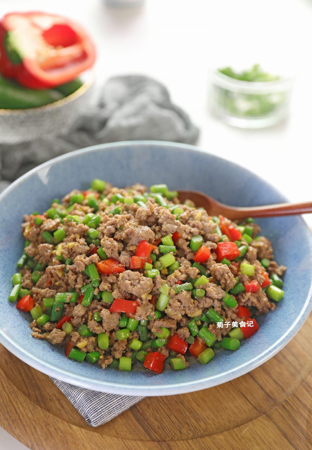 炒一盘蒜苔牛肉末,简单营养,开胃下饭,吃三碗还不过瘾