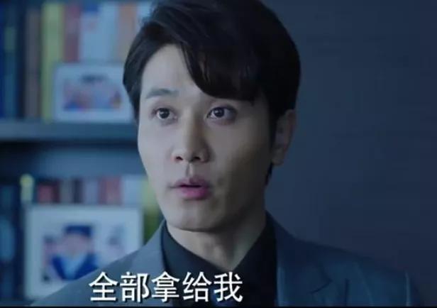 浮夸拖后腿,跟张含韵绯闻也被扒|掌中之物|彭冠英|张含韵_新浪新闻