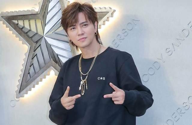 罗志祥发文:活成了自己讨厌的样子,配黑白照十分伤感落寞