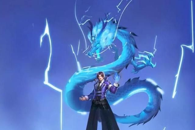 一个就是下一代的蓝电备选族长,玉天恒,现在他是天斗皇家战队的队长