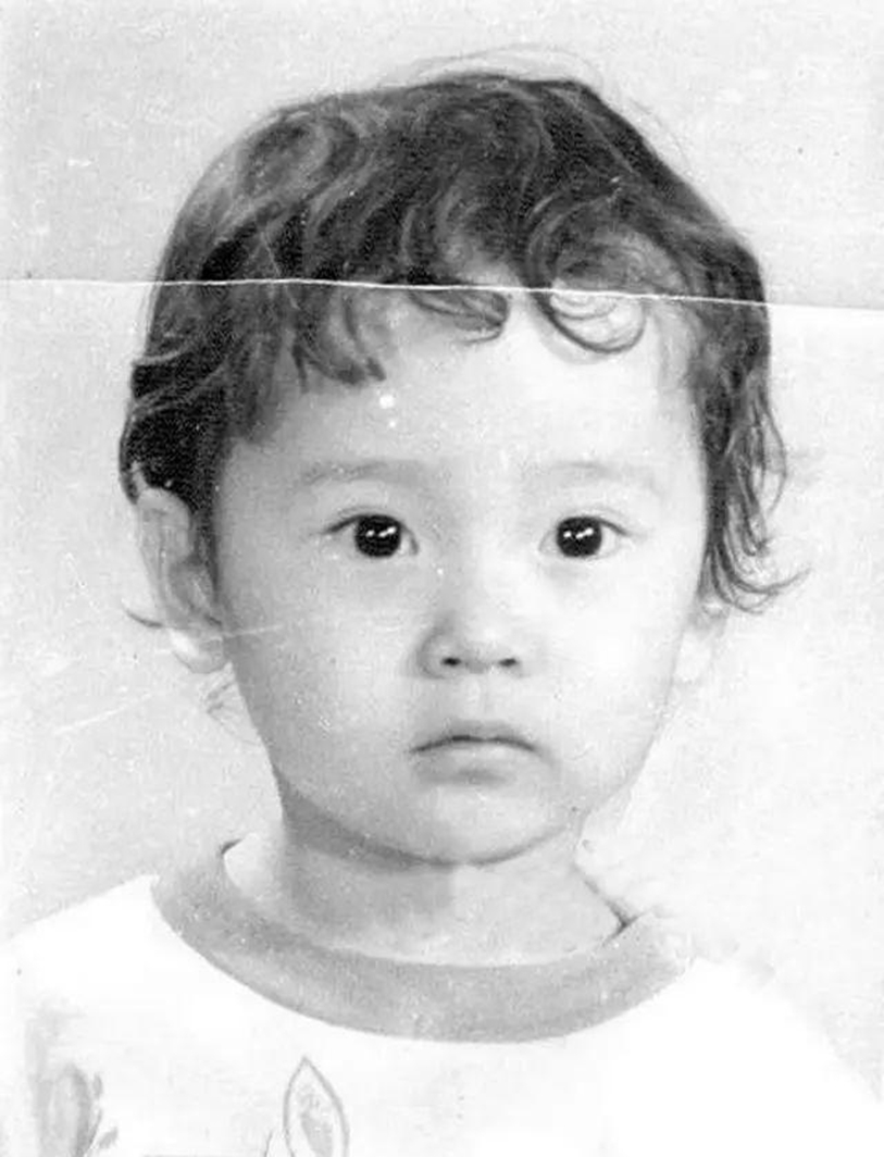 明星们的童年照,小时候的海清是卷发,杜江满满的小正太!