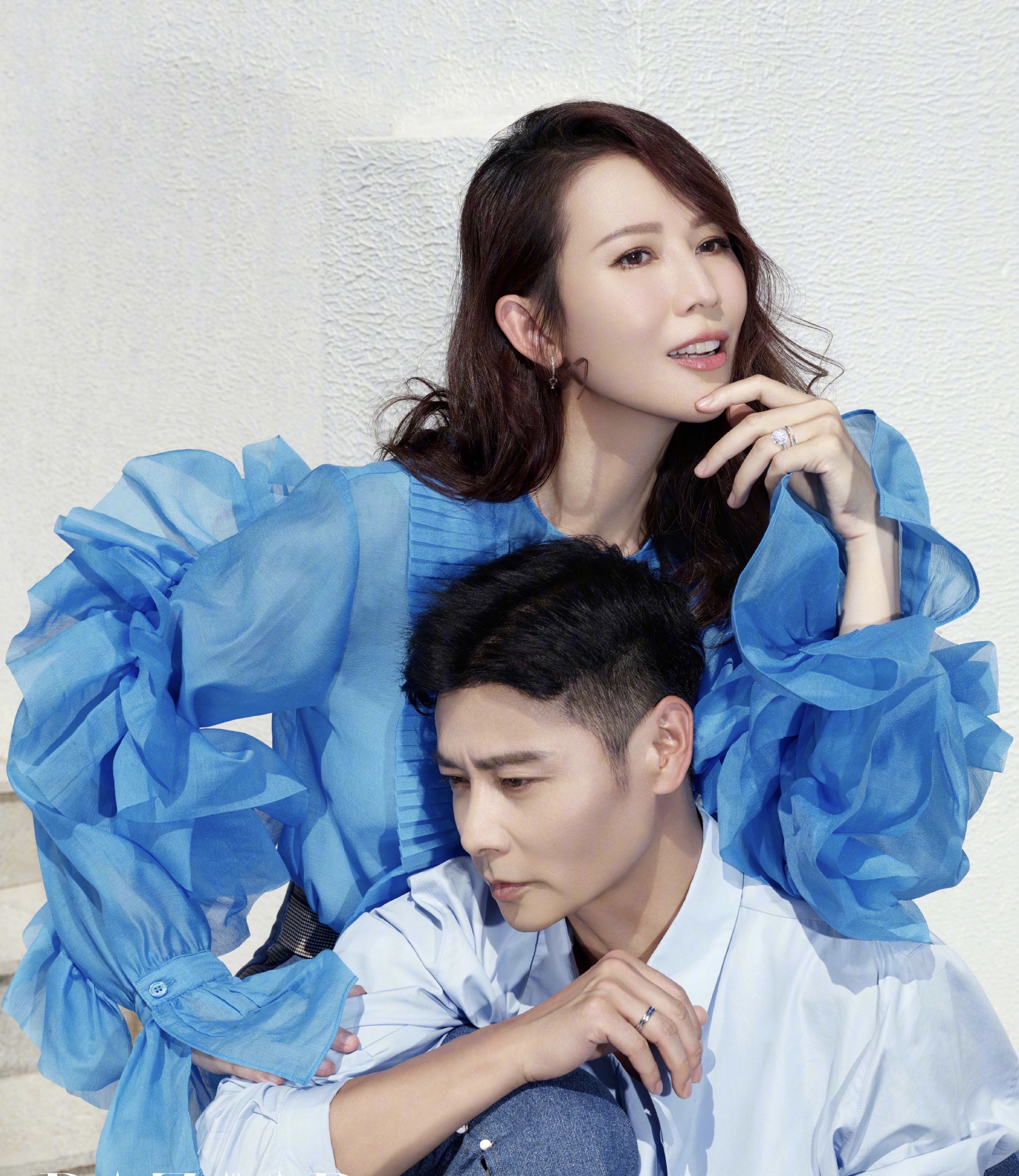 蔡少芬张晋夫妻登杂志老夫老妻狂秀恩爱47岁蔡少芬少女感十足