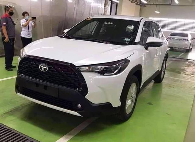 丰田卡罗拉suv版全新cross实车现身搭18l混动配四驱