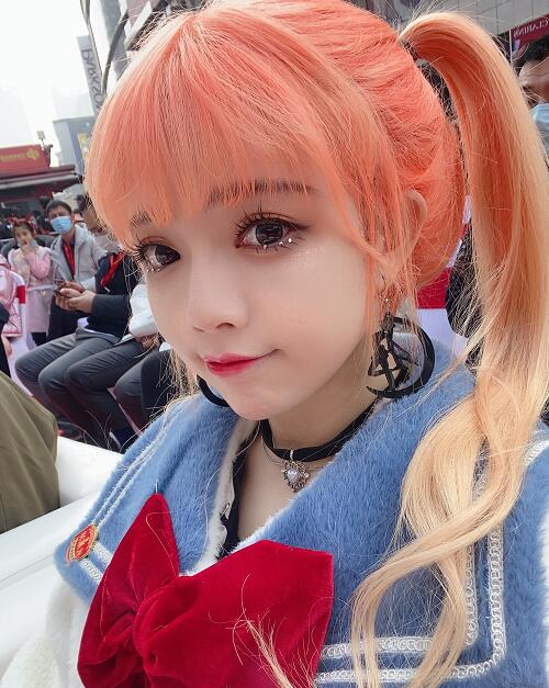 从网红变成电影女主角,不过她真的有演技吗|王奕萌|网红|女团_新浪