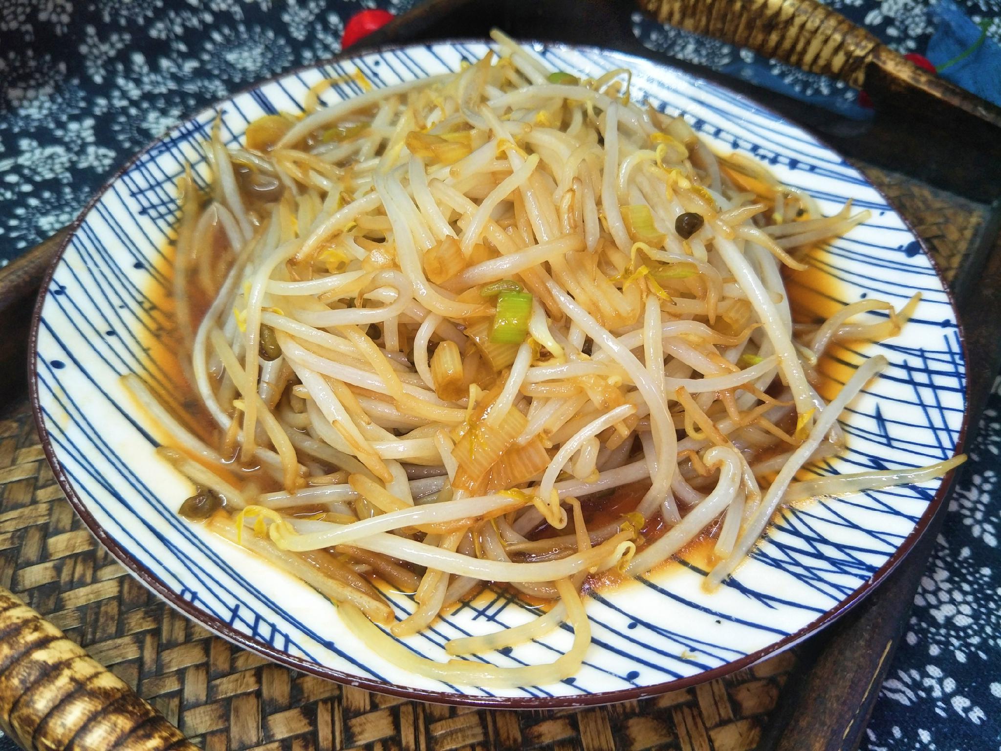 天冷易长肉,分享一道素小炒,酸咸味好,低脂可以放开吃