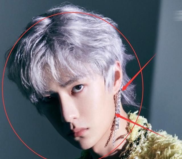 银色的头发是非常难驾驭的,不仅要颜值高,还有气质好,王一博完美驾驭