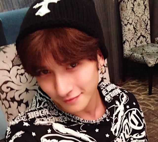 刘洲成晒照酒店被偷袭,发文要查出对方身份,网友爆料是药水哥?