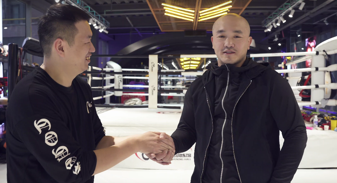 武僧一龙成药水哥拳击教练,赛前特训引热议,刘洲成可能被ko?