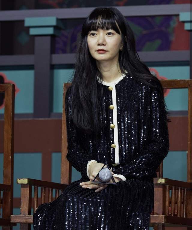 影后裴斗娜,知名度高零绯闻,不拍戏就要回去继承家业