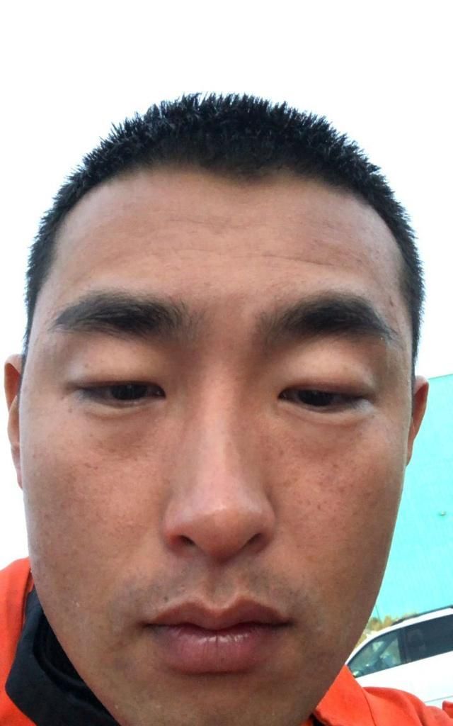 王彦霖半夜晒自拍丑照,眼睛不是丑哭肿的,而是被太平洋海水腌的|王彦