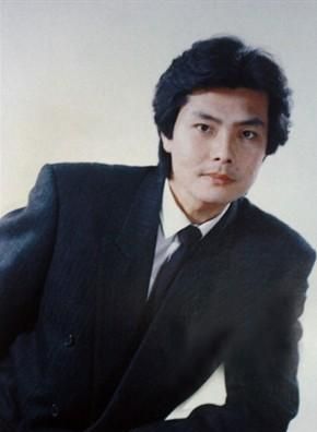 比如演员张晓林,凭借《封神榜》一夜爆红,摇身一变成为了著名