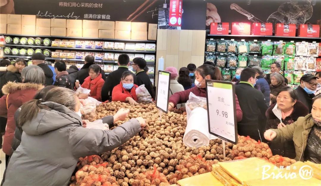 全国多点开花,分别是甘肃兰州金城中心店,江西南昌腾泰财富广场店