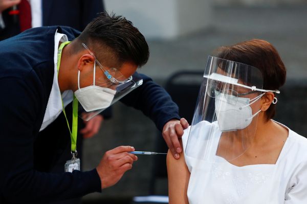 外媒综述：疫情笼罩下的别样圣诞