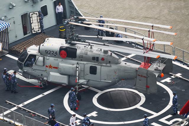 075型二号舰试航,还要再造五艘,但三款舰载直升机更值得期待__财经