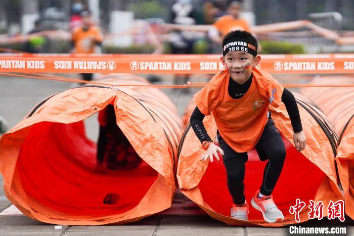 2020斯巴达勇士赛广州收官近3000名勇士奥体挑战极限