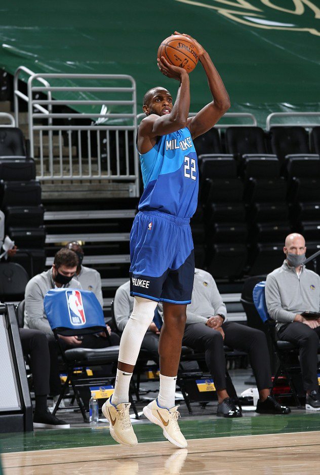 辣个男人!米德尔顿三节打卡轰下31分4板5助