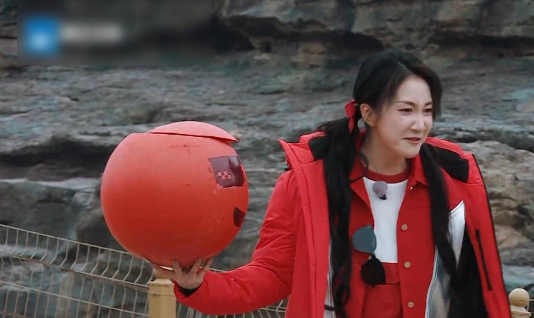 《奔跑吧黄河篇》:乃万在猜歌环节面露苦涩,直呼毁灭吧!