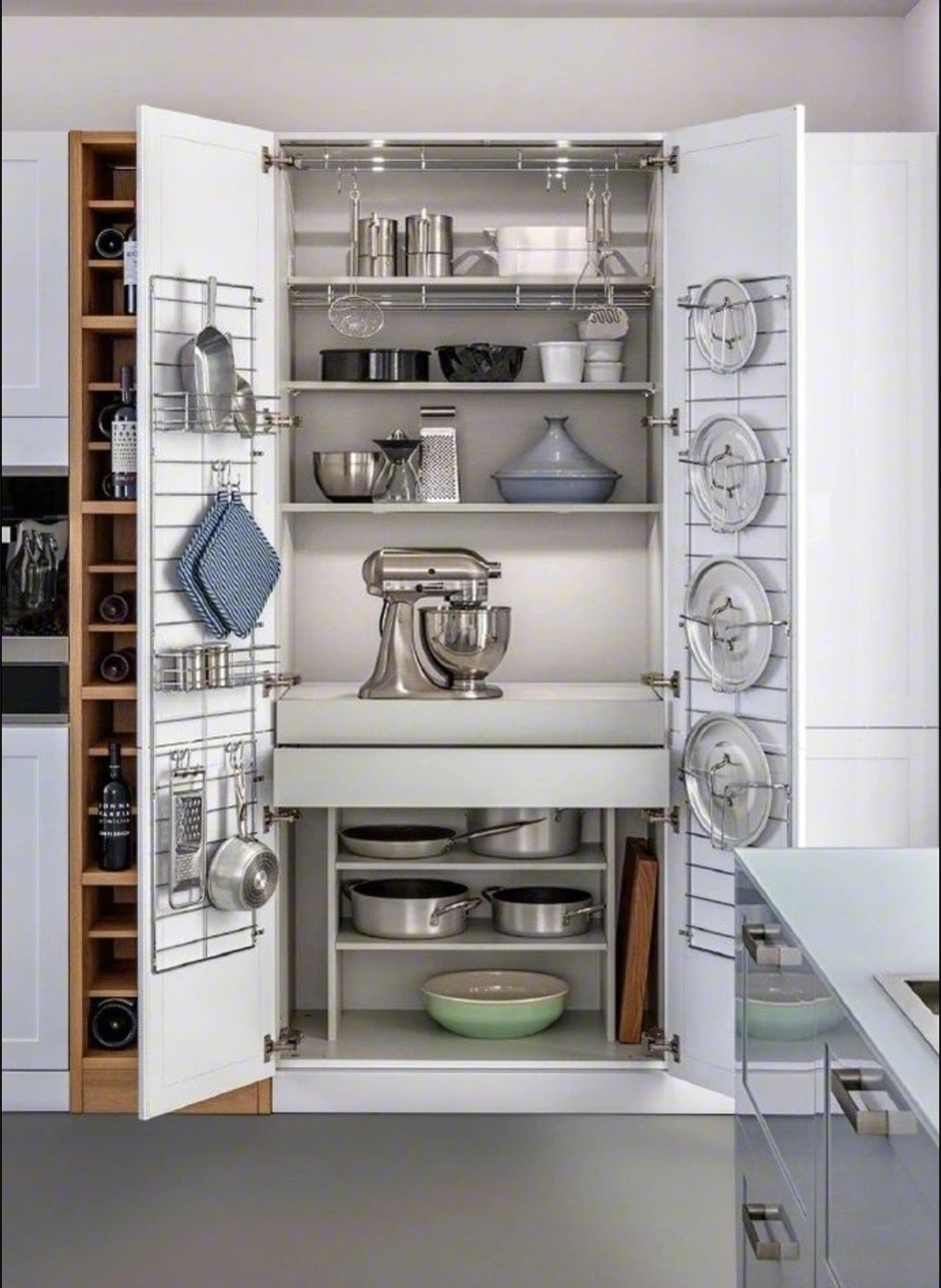 国外的柜子就是厉害!抽拉式橱柜设计,就连柜门都能收纳物品