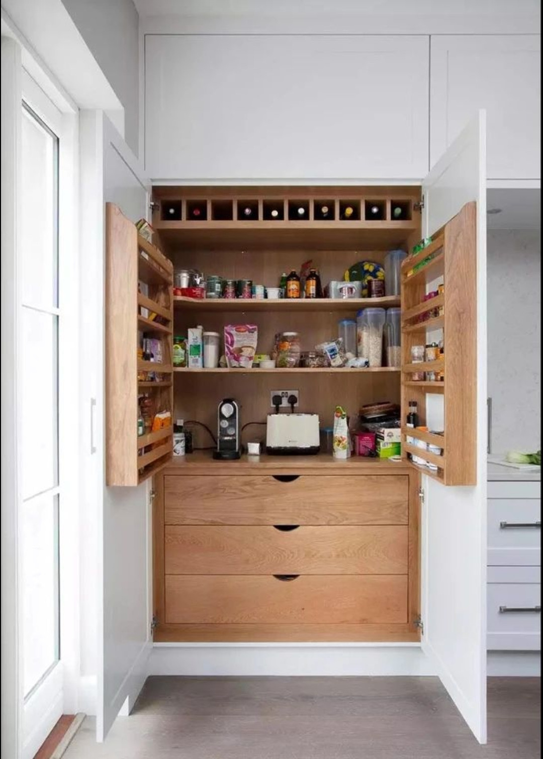 国外的柜子就是厉害!抽拉式橱柜设计,就连柜门都能收纳物品