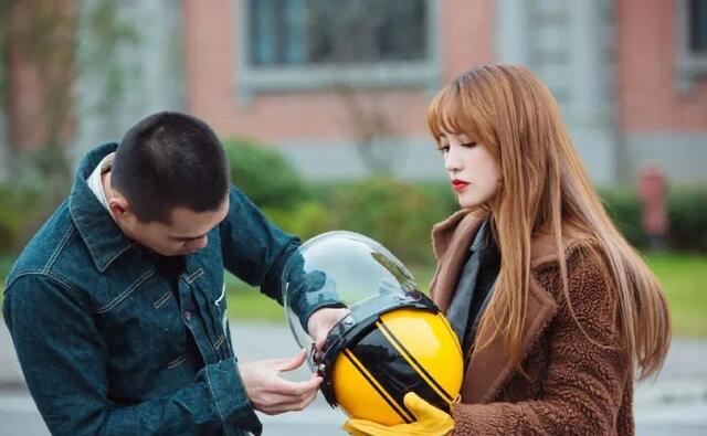 《女儿们的恋爱》耿汉斯翻车,被曝威胁前女友,金莎发文藏深意