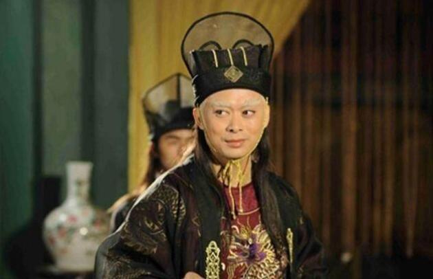 为何古装剧里的太监们无论是哪个朝代都会拿着一个带毛的棍子