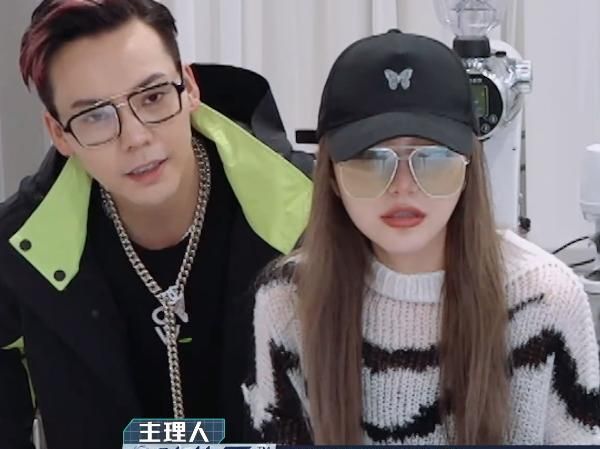 陈伟霆凑到周扬青耳边哈气语气暧昧小声说3字导演忙闭麦救场