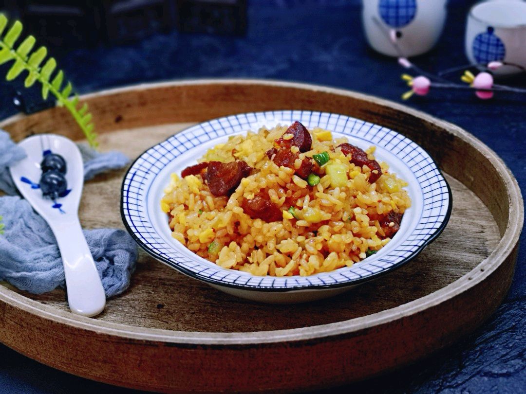 盛冬惊喜黄金早餐腊肠炒饭香甜可口元气满满火热上线
