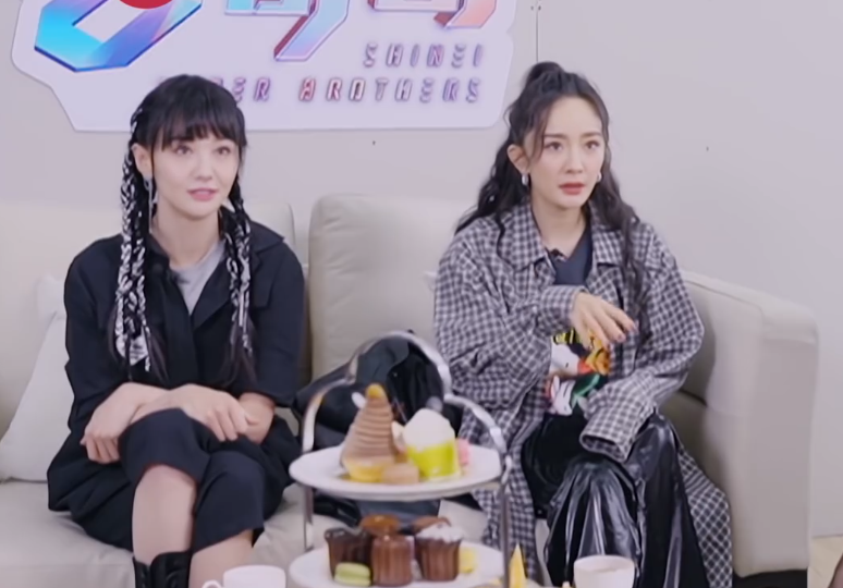 同一时间聊八卦,郑爽口无遮拦,杨幂就能把话题圆回来