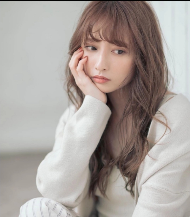 最受女生欢迎的秋冬发型随意自然又好看的慵懒感卷发