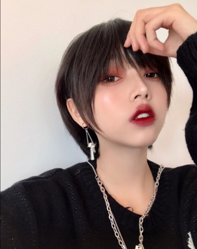 好看又时尚超短发发型,简直就是拉长身高的利器