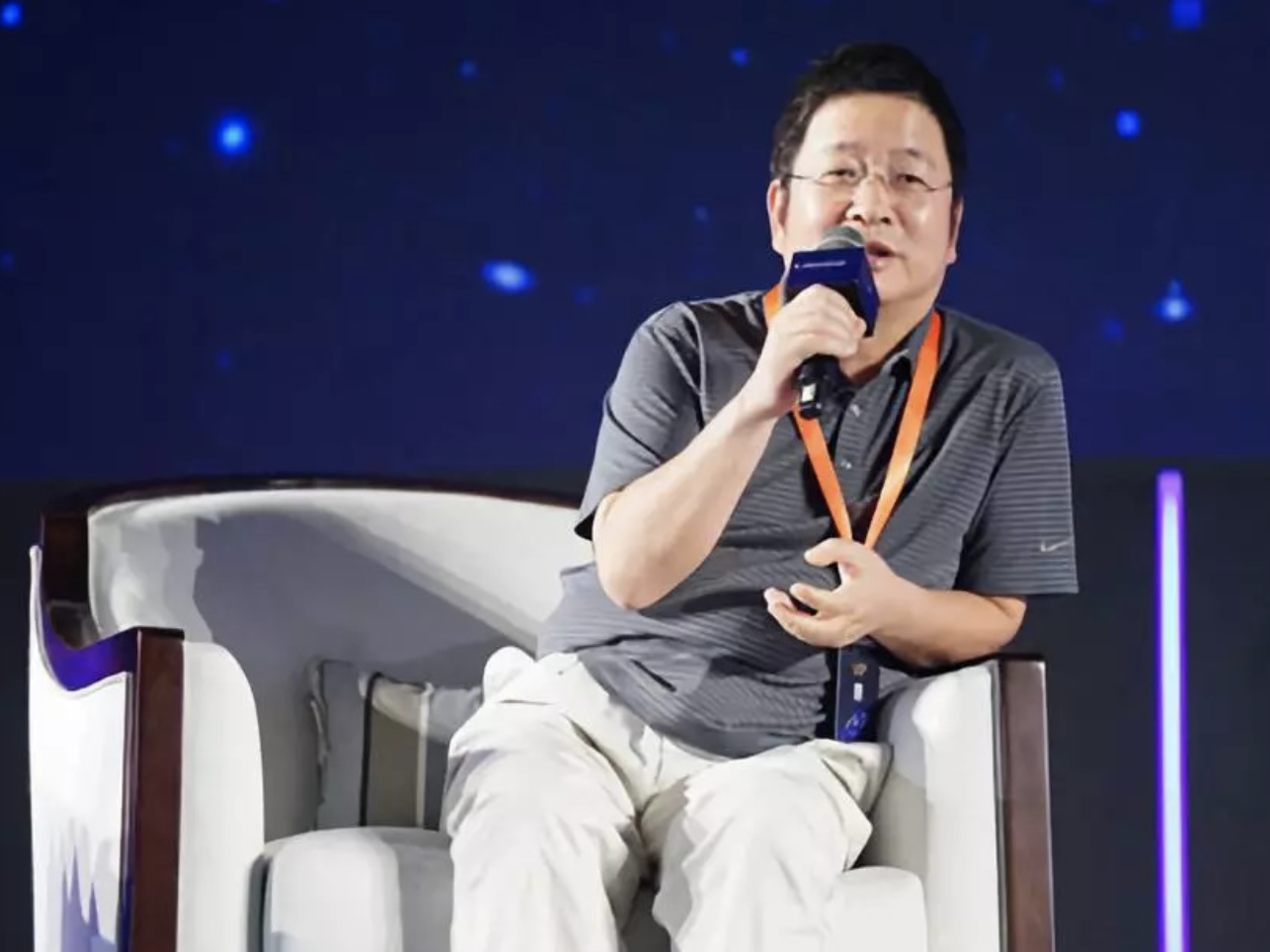 三年身价暴涨至513亿,中国芯片首富虞仁荣做对了什么?