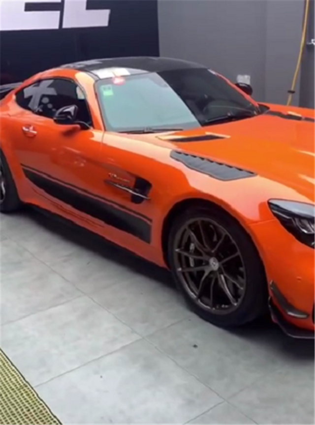 私人订制漆面的奔驰amg gtr,全车"爱马仕橙",国内罕见