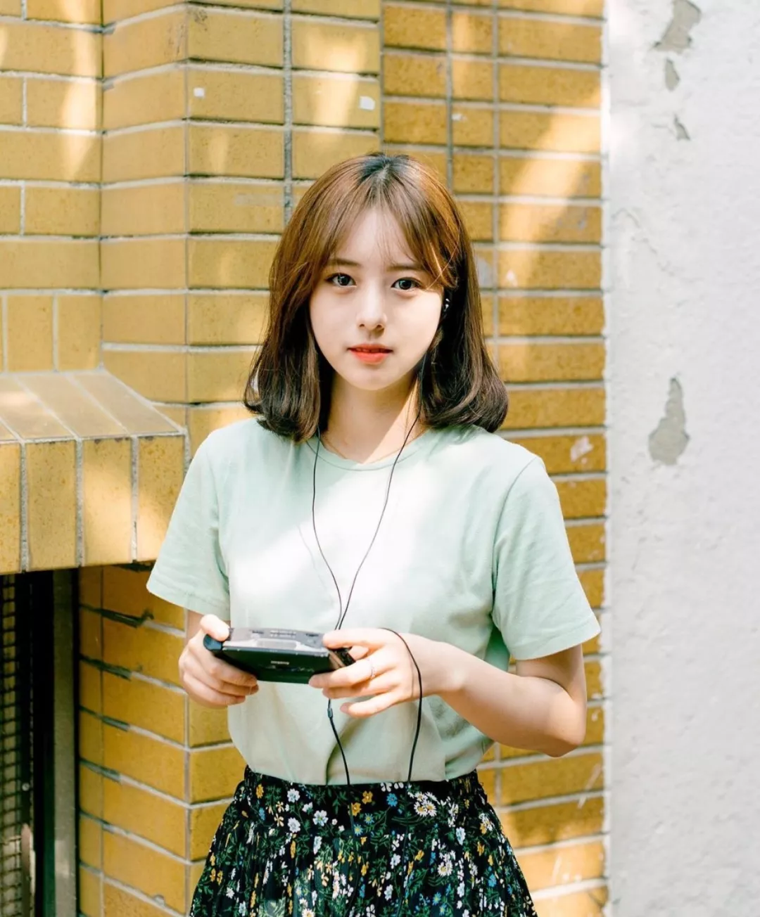 秋冬系邻家女孩发型,甜甜的少女感也让人欲罢不能