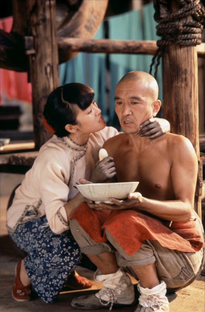 巩俐与李保田分饰菊豆与杨天青